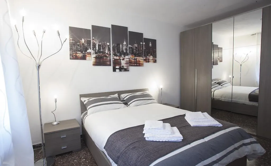 Casa Renier-Biennale Apartment Venice 0*,  Italy