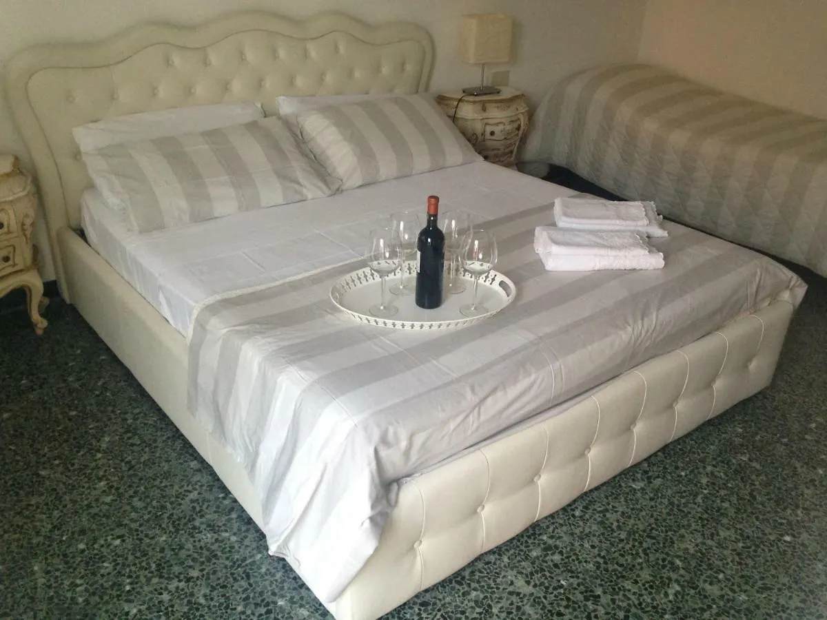 Casa Renier-Biennale Apartment Venice 0*,